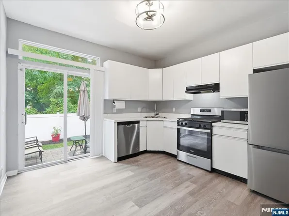 4 Derby St #2, East Orange, NJ 07018