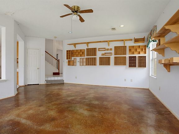 5th image of 771 Monticello Cir
