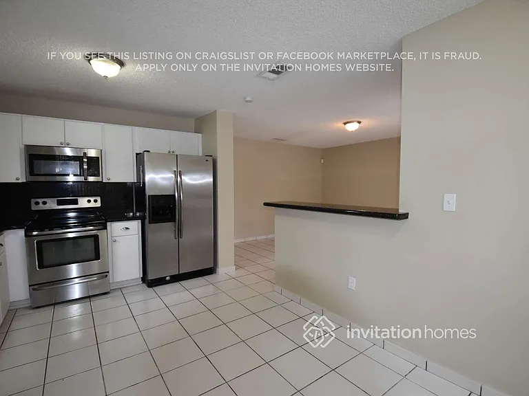 621 SW 176th Ave — Photo 3