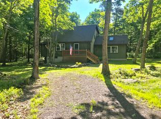 171 Sara Ln, Shohola, PA 18458