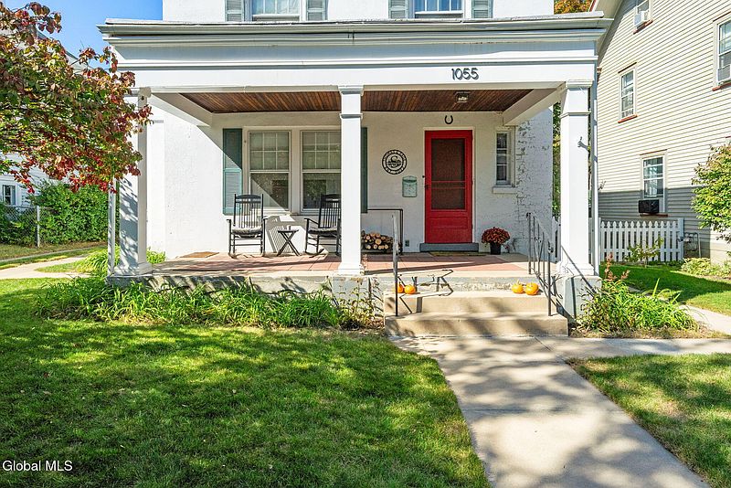 3rd image of 1055 Ardsley Road