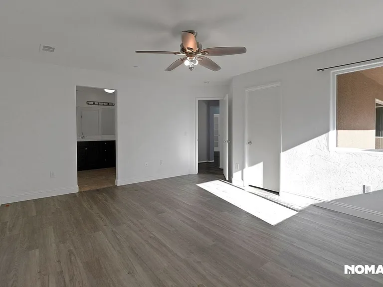 530 Hall St — Photo 13