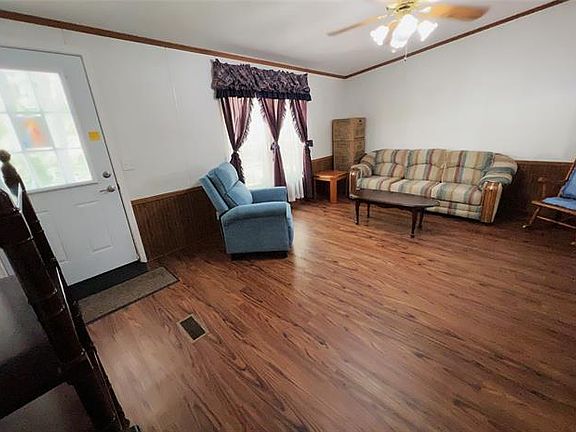 3rd image of 1537 Oaks Dr