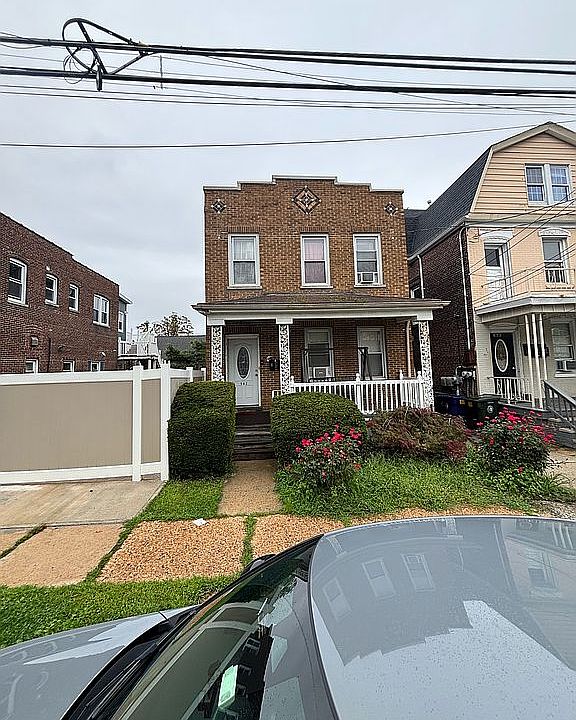 1st image of 562 Jacques St