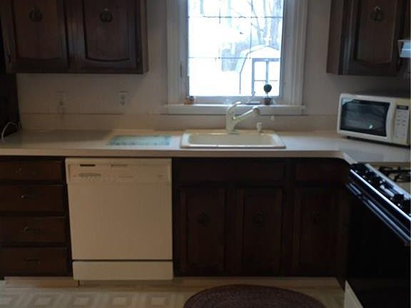 3rd image of 114 Claude Dr