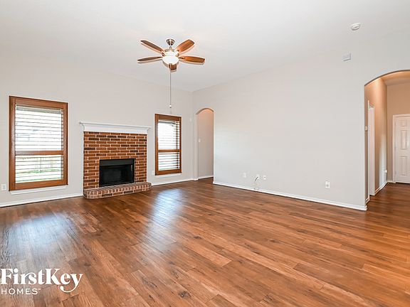 3rd image of 204 Troy Ln
