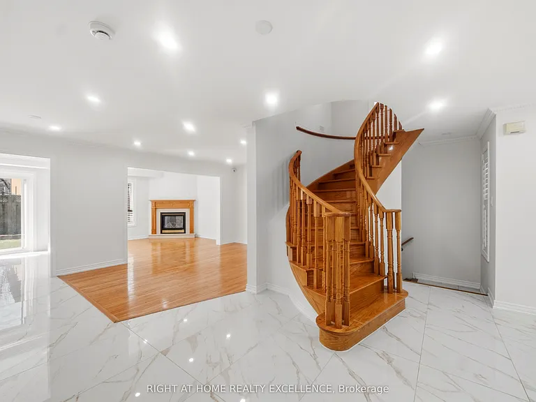 16 Whitford Ct #MAIN UPPER LEVEL — Photo 5