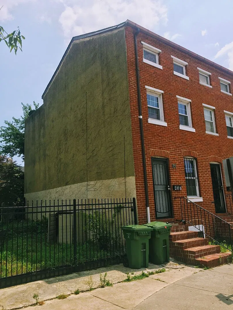 Lovely & Renovated Seton Hill 2bd + den/2ba CAC & W/D! Available 11/1 — Photo 1
