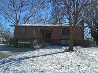 1403 Ridgeway Dr, Richmond, MO 64085