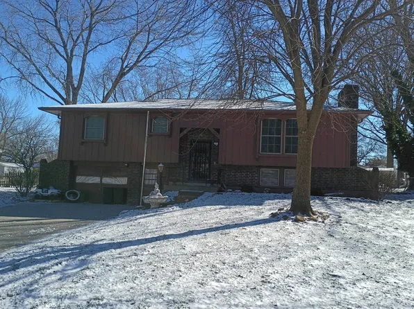 1403 Ridgeway Dr, Richmond, MO 64085