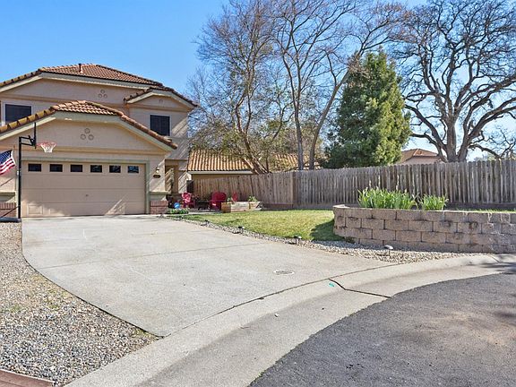 3rd image of 705 Sawyer Ct