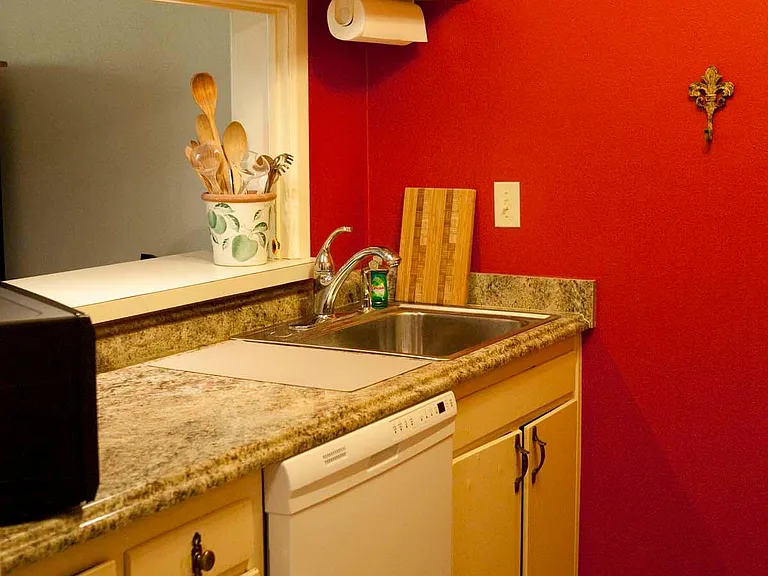 4007 Saint Charles Ave #214 — Photo 2