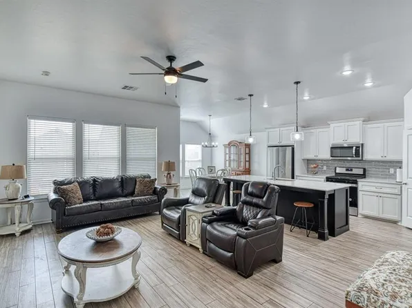 1202 Magnolia Dr, Noble, OK 73068