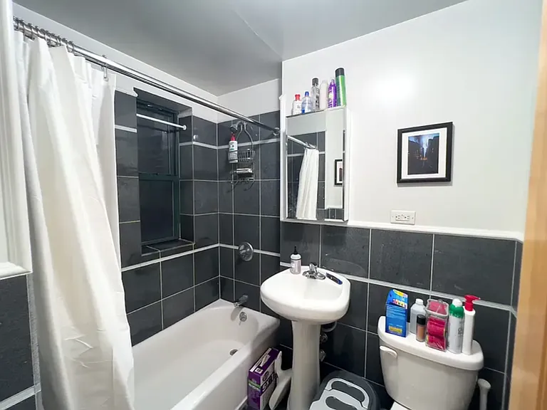 99 Perry St #3B — Photo 6