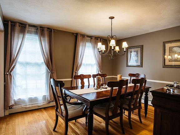 5th image of 180 Cowesett Green Dr