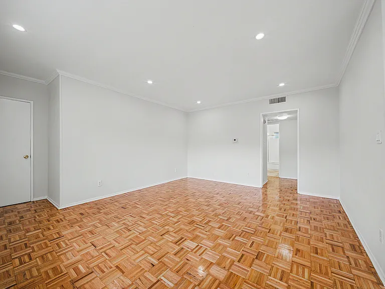 6342 Morse Ave #309 — Photo 8