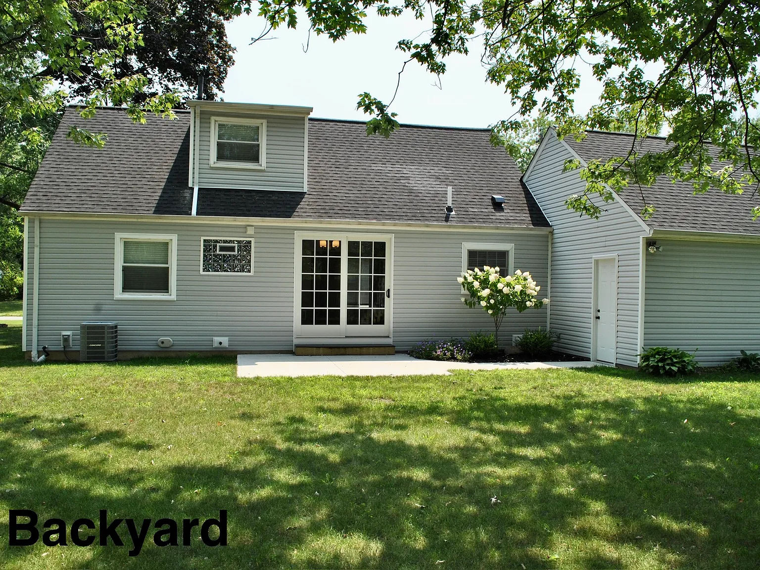 1231 Spruce Tree Ln — Photo 4