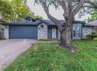 5205 Sandy Point Dr, Arlington, TX 76018