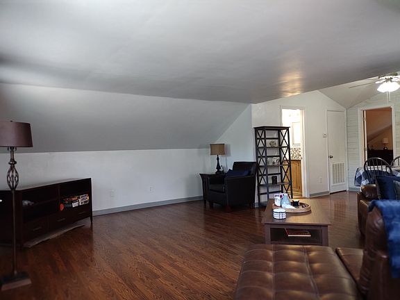 5th image of 2328 Cedar Ln #B