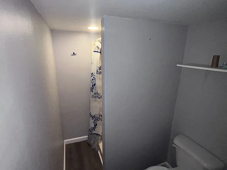 1400 Beaumont Ave — Photo 8
