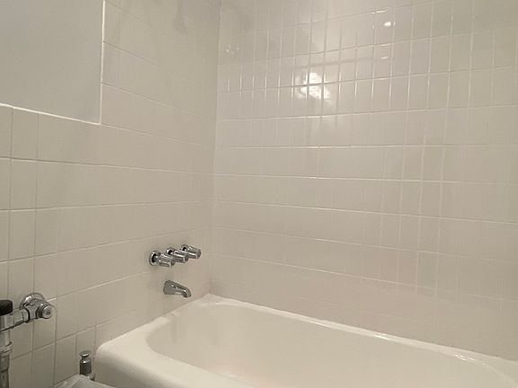 3rd image of 149-35 Northern Blvd #5M