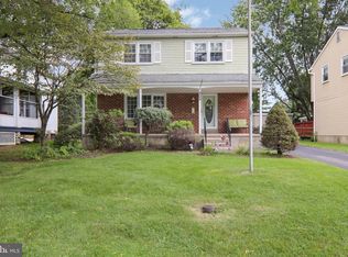 805 Green Ln, Secane, PA 19018