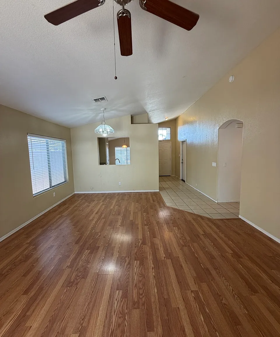 3 bed, 1544 sqft, $2,195 — Photo 2