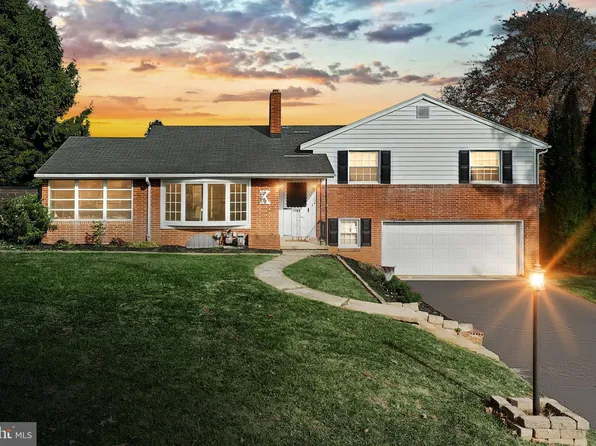 1285 Crescent Rd, York, PA 17402