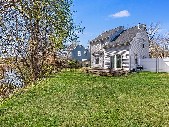 3rd image of 1423 River Creek Cres