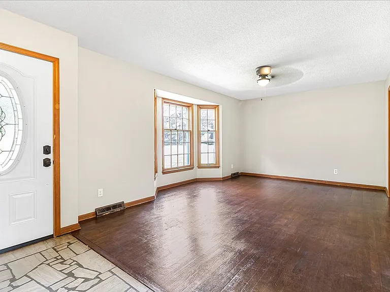 318 Goodrich Dr — Photo 6