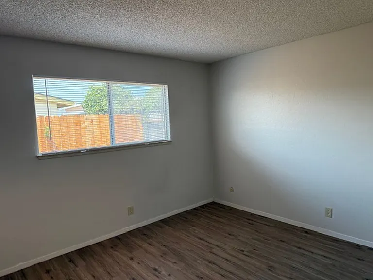 583 Bridge St — Photo 31
