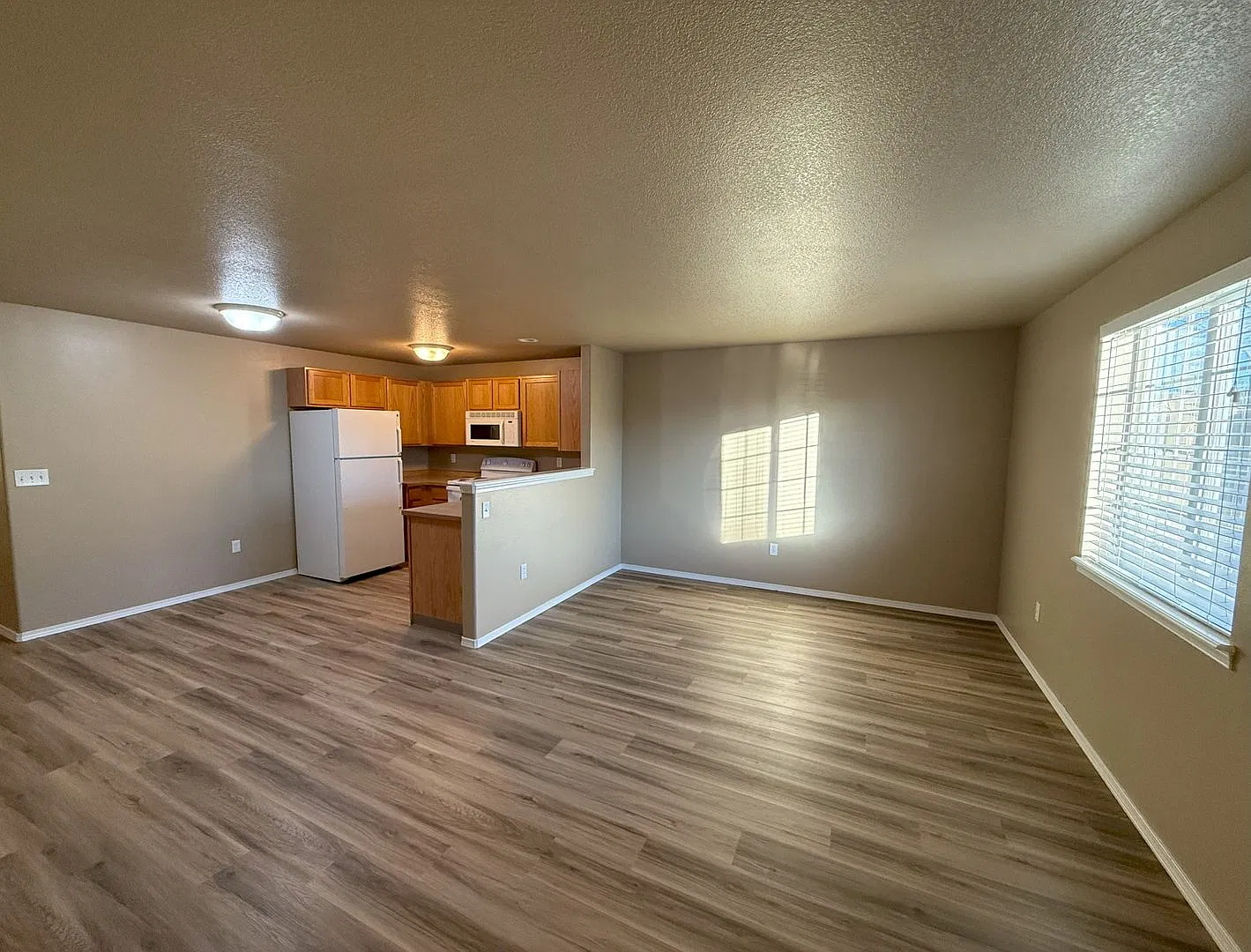 Check Out This Cozy Townhome In Sw Redmond! — Photo 3