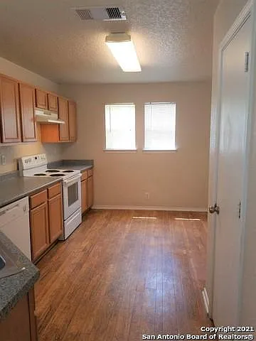 3 bed, 2.5 bath, 1680 sqft, $1,625 — Photo 4