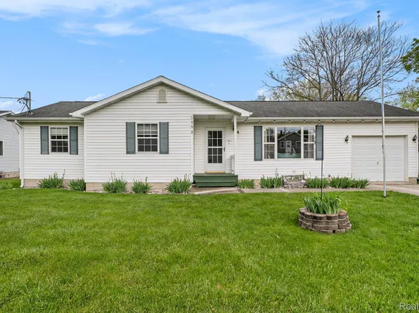 2193 Anoka St, Flint, MI 48532