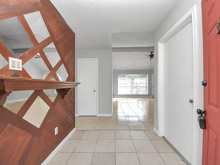 1911 Hammerwood Dr — Photo 8