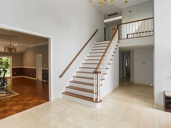 2nd image of 30 Aldgate Dr E