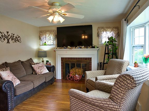 5th image of 35 Hillsdale Rd