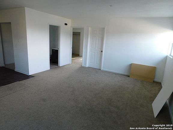 4th image of 616 Albert St