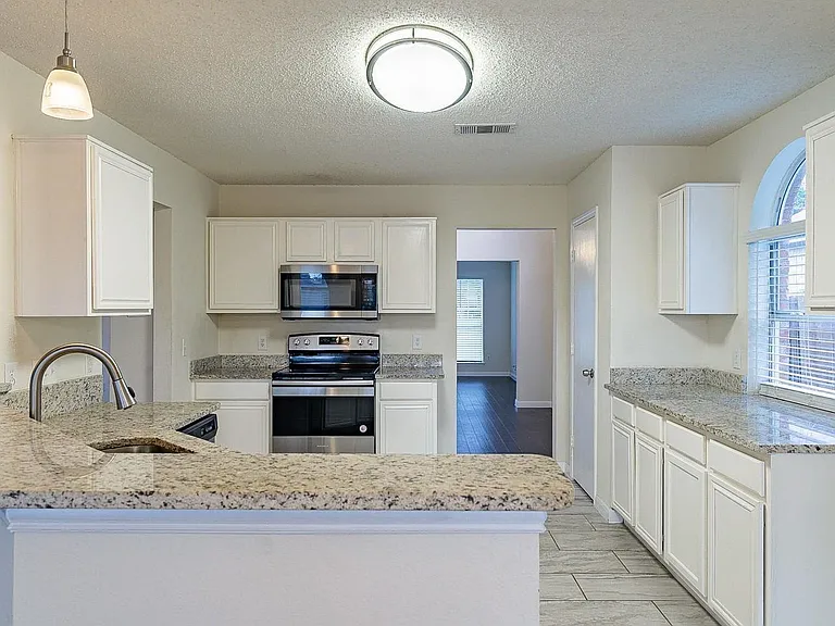 1408 Belaire Dr — Photo 24