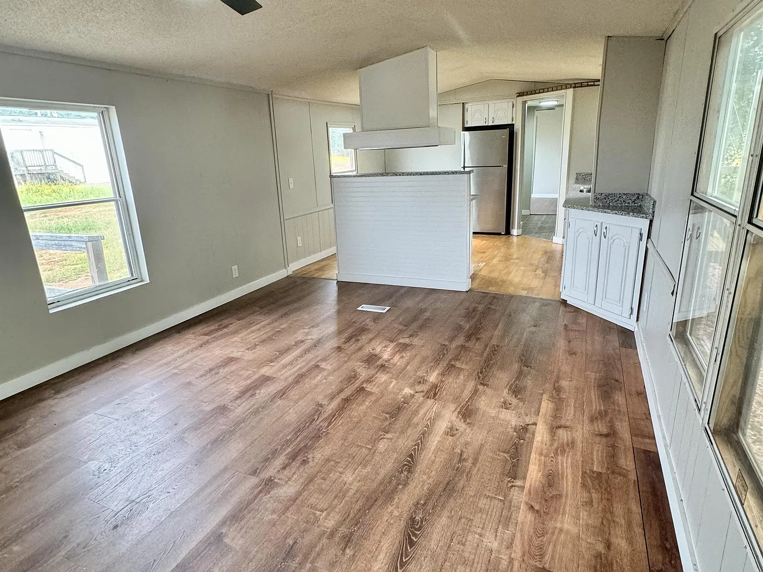 400 Abercrombie Rd — Photo 2