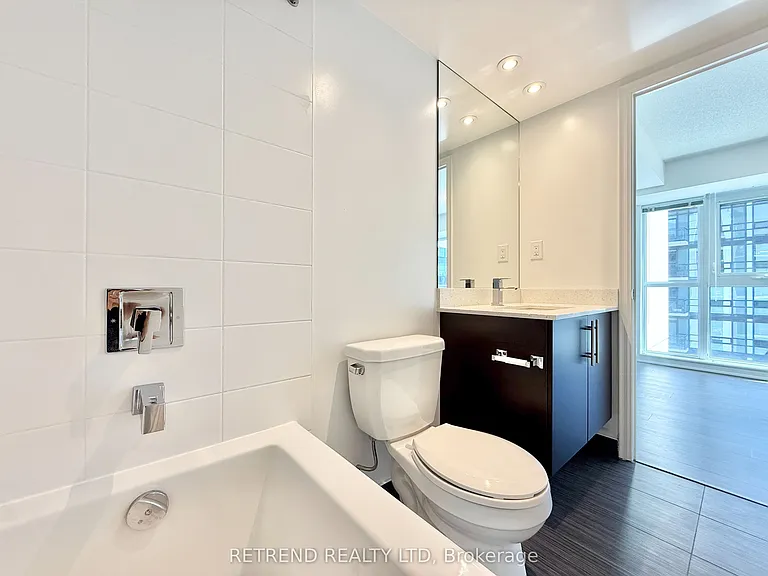 400 Adelaide St E #2204 — Photo 29