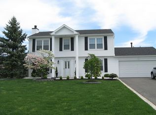 18 Cherry Hill Ln, Manalapan, NJ