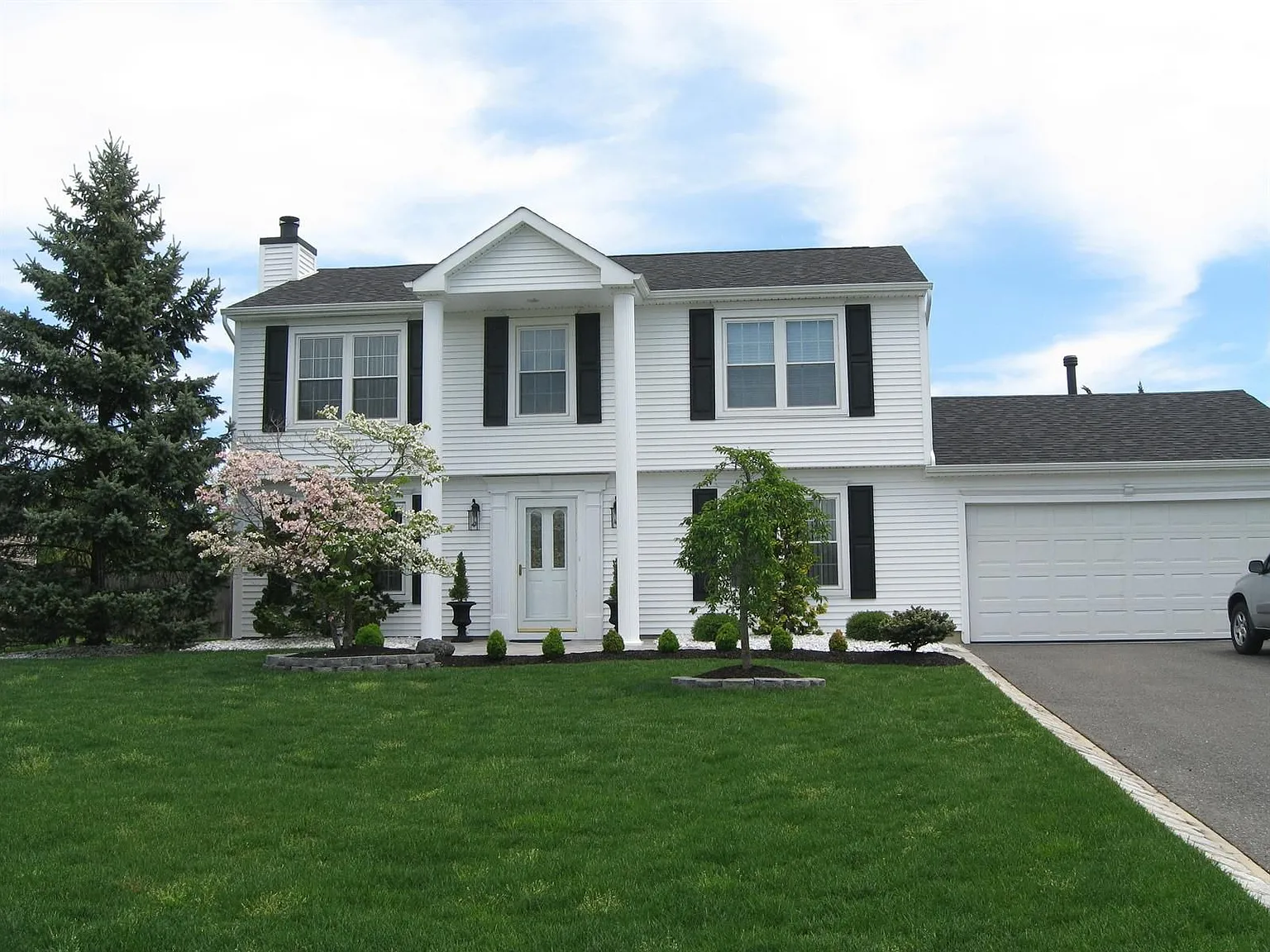 18 Cherry Hill Ln photo 1