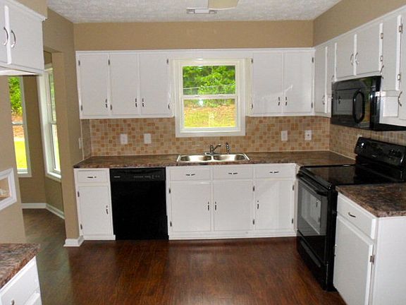 3rd image of 32 Massey Dr
