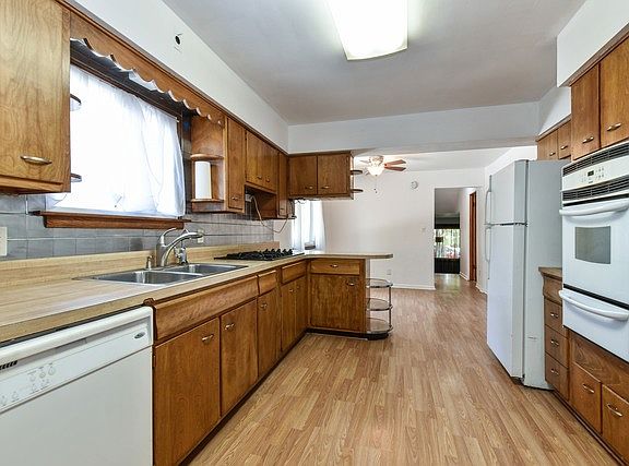 3rd image of 428 Hirsch Ave