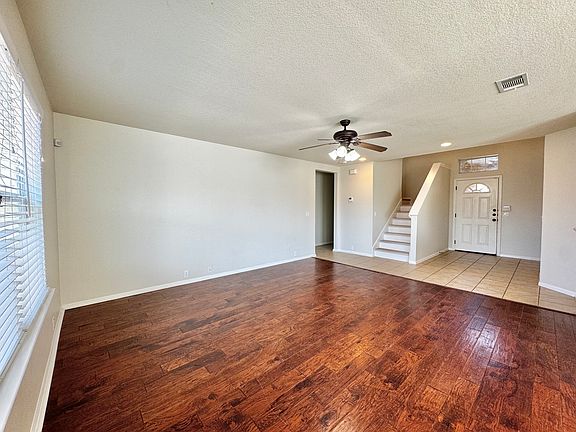 5th image of 205 King Elder Ln