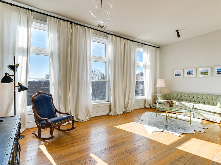 2256 W Grand Ave #3 — Photo 4