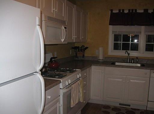 3rd image of 616 Thayer St