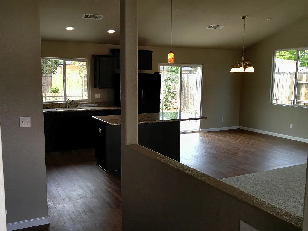 $500 Move In Special Off First Months Rent. — Photo 3