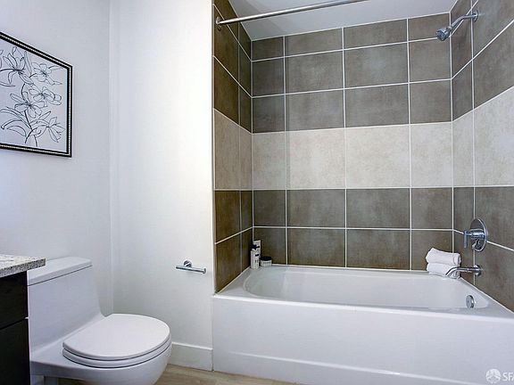 5th image of 300 Berry St Unit 622